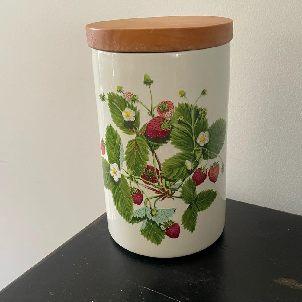 PORTMEIRION SUMMER STRAWBERRIES FLOUR CANISTER 8 1/4